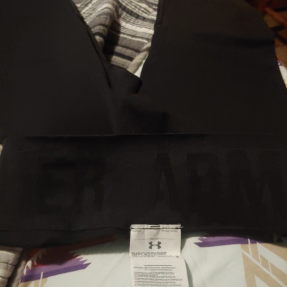 Under armour capris - Picture 2 of 2